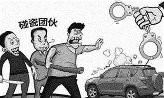 广州军区副司令员吴富善在火车站被碰瓷将军说跟我去取钱