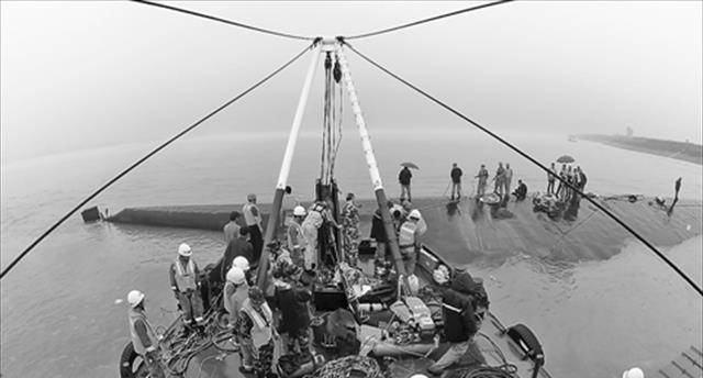 惨烈的儿童节:长江游轮沉船事件纪实,442人遇难,仅12人幸存_张辉_事故