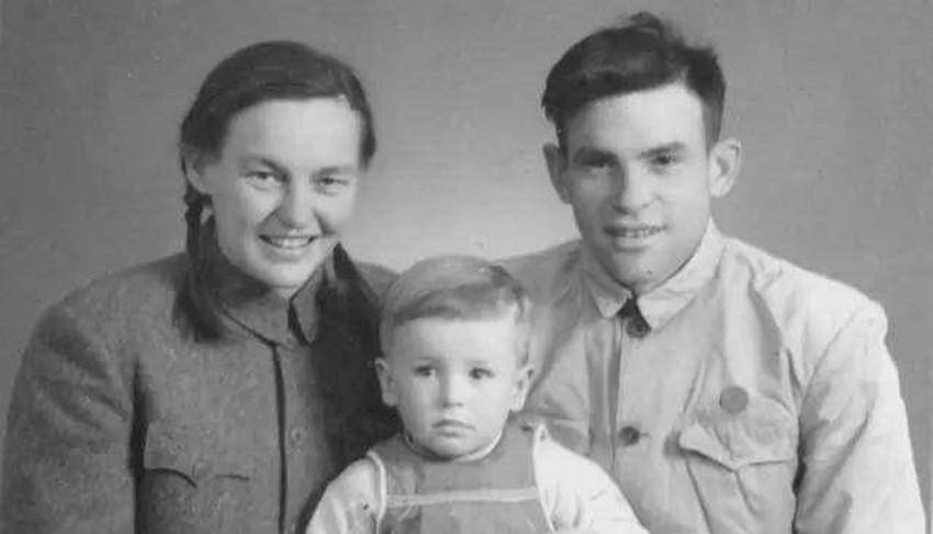 琼·辛顿在美国完成了她的学术生涯中的首个重大事件.