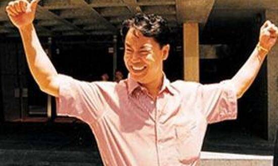 难逃》,那么对叶继欢应该会熟悉,剧中饰演"杨吉光"的就是叶继欢的原型