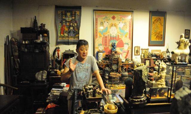 原创男子花20万买古董给岳父祝寿却被家人疑买假货专家家里有钱