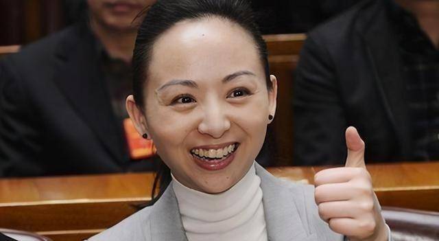 邰丽华因千手观音走红拒绝富商嫁给普通人现状如何