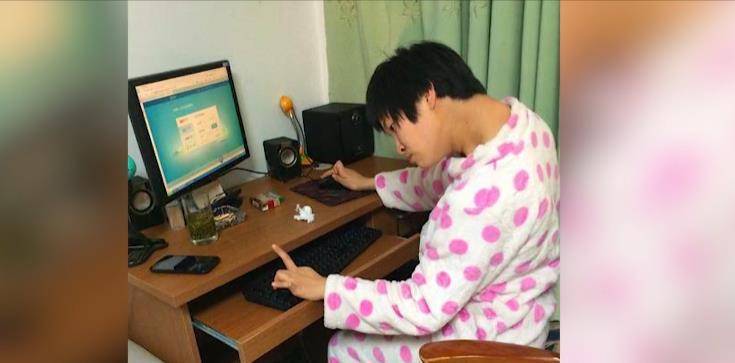 27岁脑瘫孕妇"冒险生娃",3年生俩被帅丈夫宠成公主_张颖_父母_刘洋