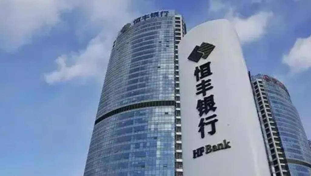 自然不会放过董事长这个职位,这个位置要比原先的县委书记更加值钱
