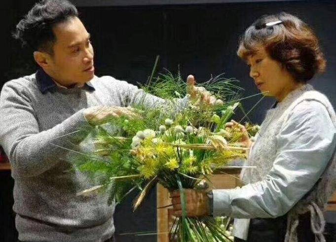 "有这样一对年龄悬殊的情侣,让人不可思议,妻子比丈夫大23岁.