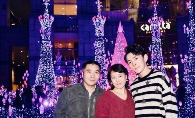 原创口红一哥李佳琦超强带货能力年入过亿父亲却在工地上班