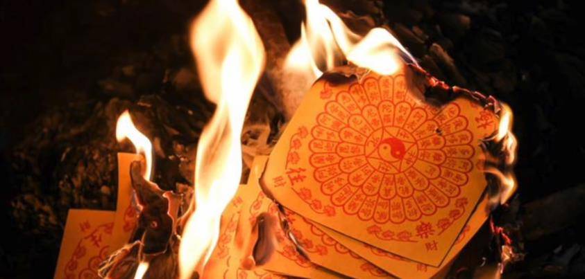 原创2005年高雄一家6口集体中邪猛吃人中黄之后女儿离奇身亡