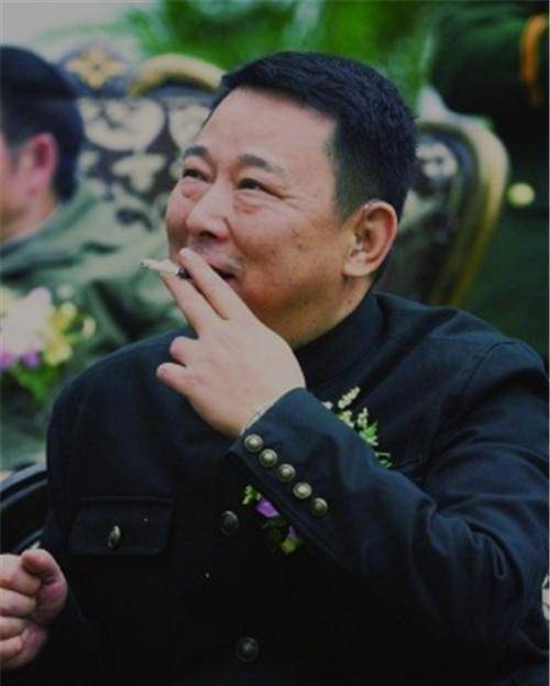 原创原创四川黑老大刘汉有多奢侈一顿饭吃80多万赌场一晚输光2亿