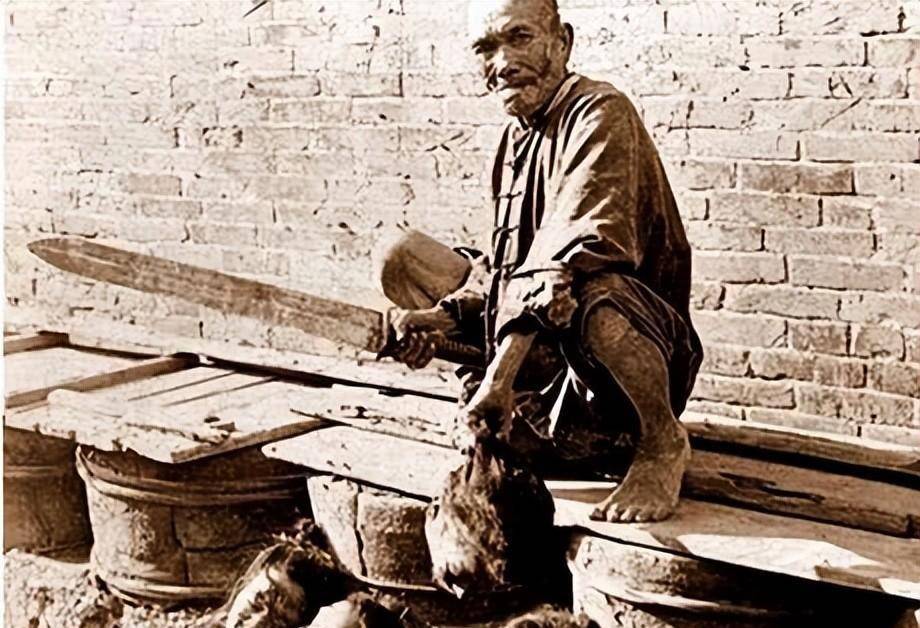 原创原创邓海山中国最后一名刽子手一生斩首300颗晚年因此下场凄惨