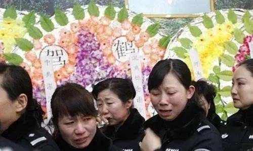 任长霞车祸身亡,丈夫四年后也离世,唯一的儿子继承了她的遗志