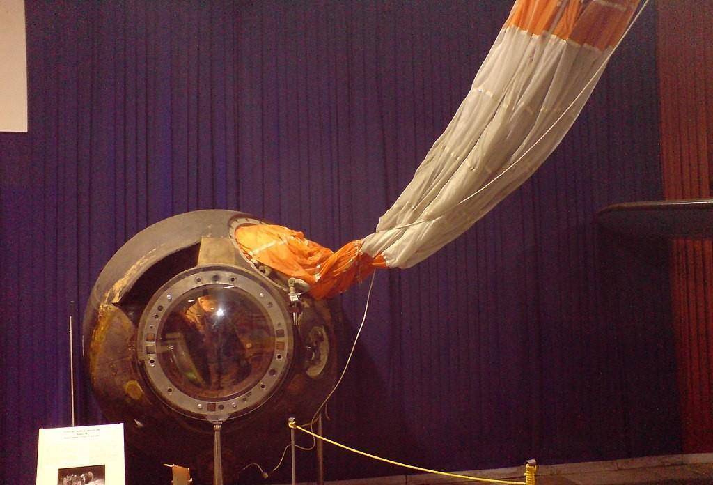 宇航员秋山丰宽,英国女宇航员沙曼和奥地利宇航员菲伯克送入太空之中