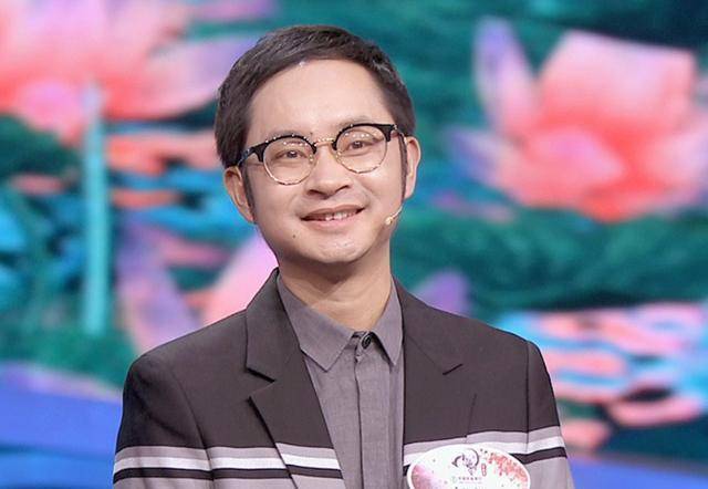 在多次的比赛之下,彭敏也是拿到了中国诗词大会的冠军,拿到冠军的彭敏