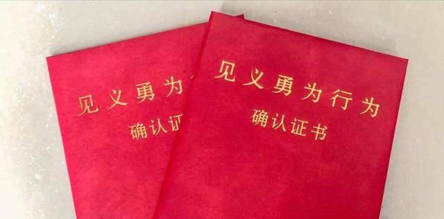 对簿公堂,被救助者否认溺水少年功劳在确定安丰龙已经死亡之后,杜秀梅