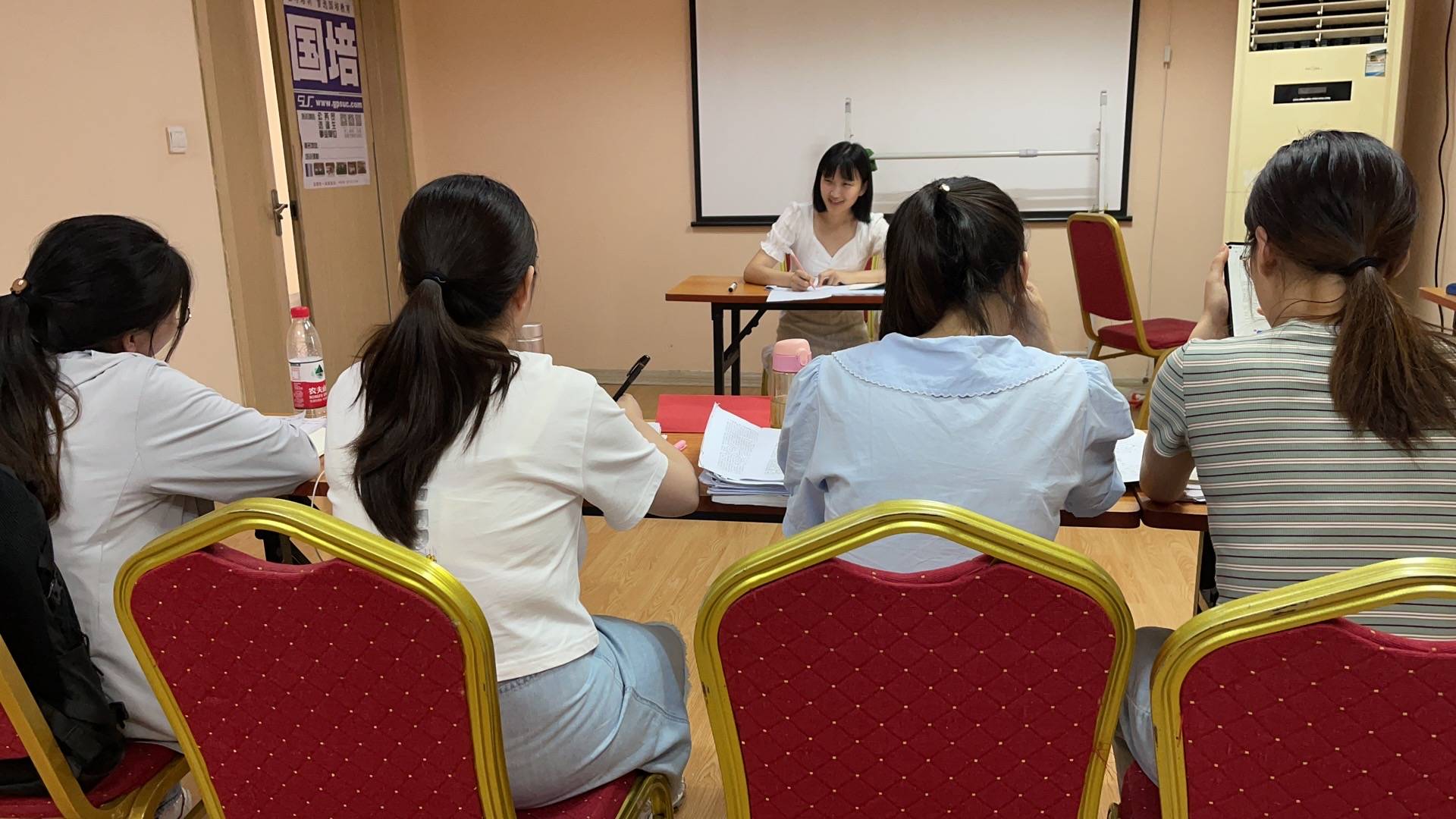 申论培训风向标：紧跟政策导向”，助力公务员之路