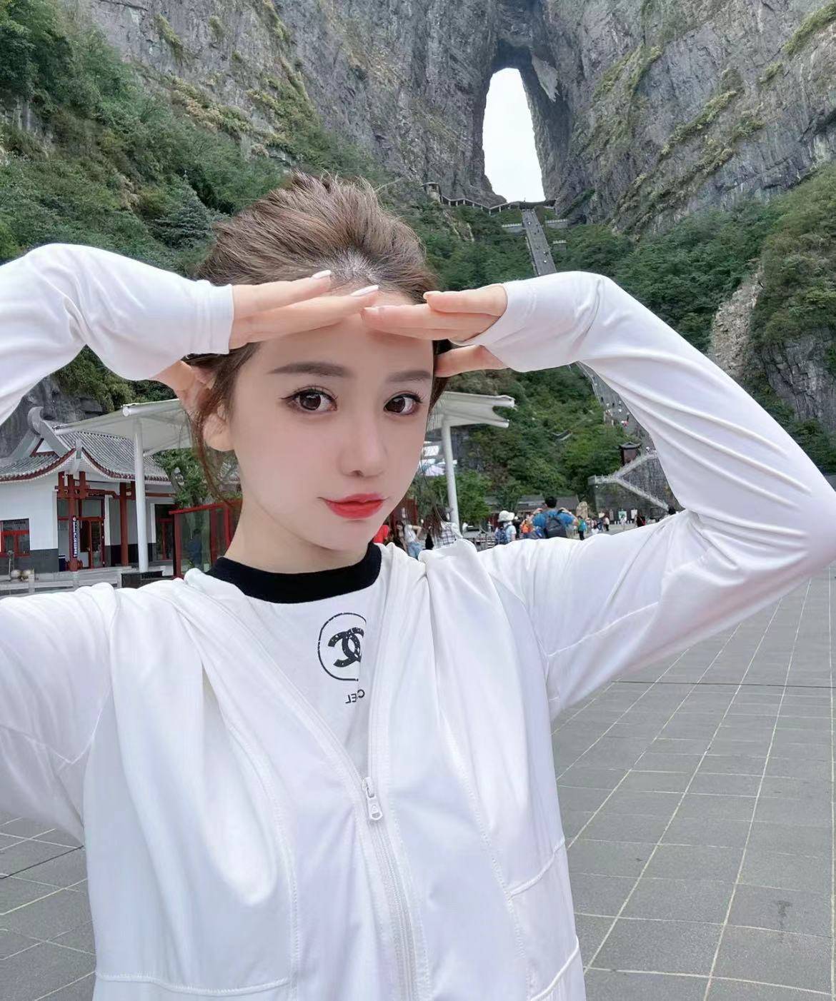 导游娜娜:17267441273(←手机微信同号)为我们精心安排了全程的行程.