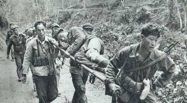 师长怒不可遏,命令喷火兵:放火烧死他们_越南抗法战争_化学武器_我国