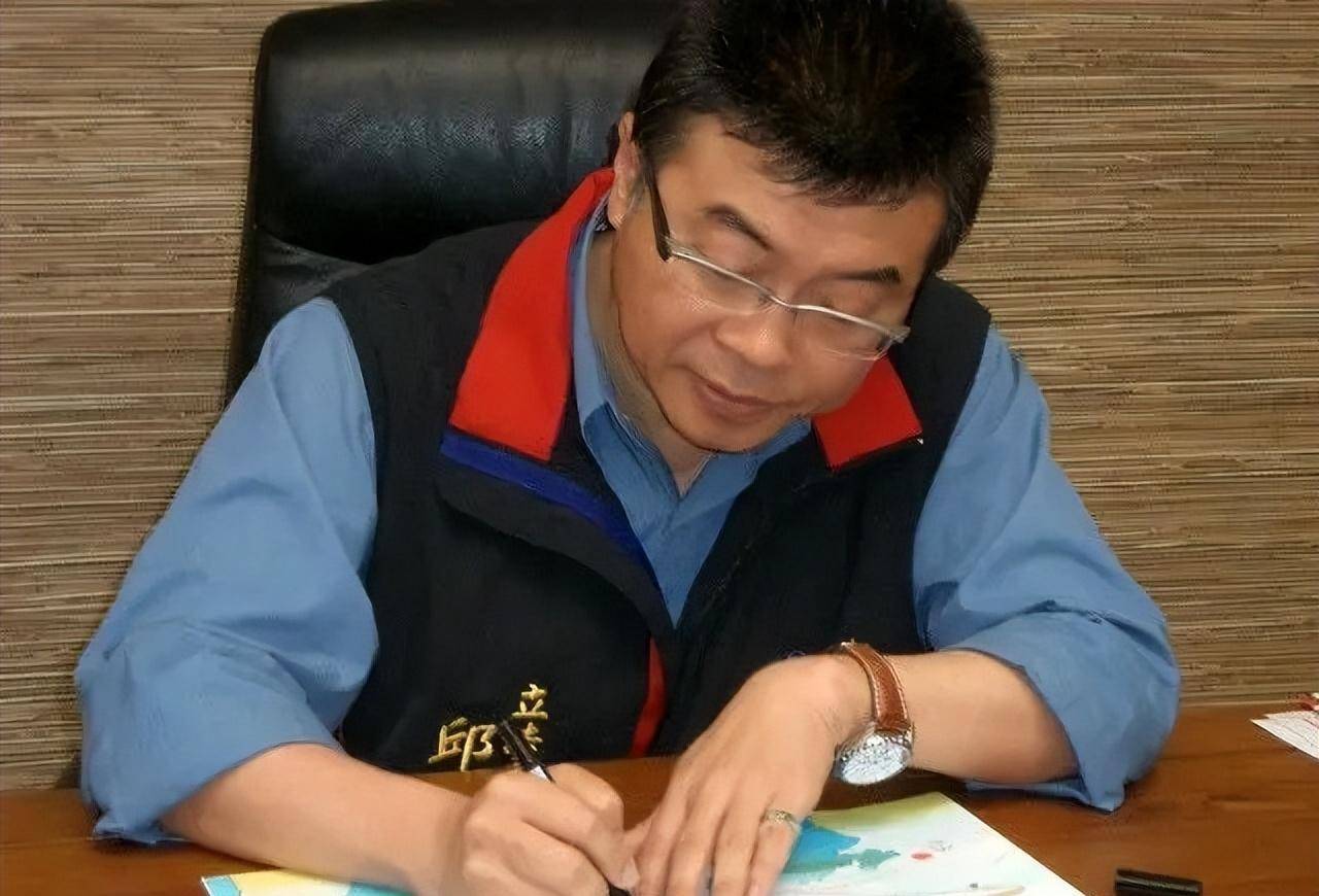 原创邱毅与前妻的爱与痛三个小孩成了邱毅思念前妻的精神依靠