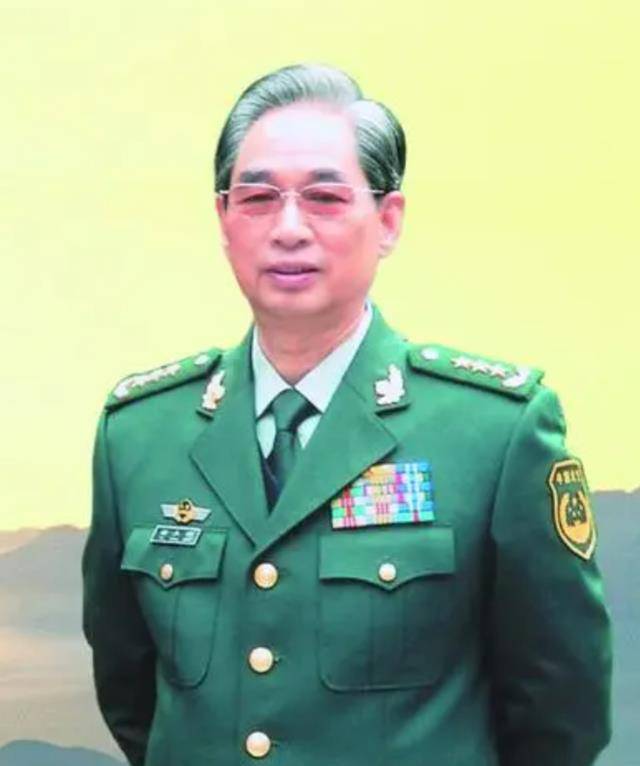 杨国屏武警部队首位上将两次被授中将64岁上将搭档也上将
