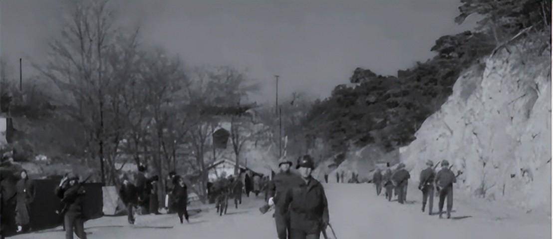 21青瓦台事件发生后,朴正熙为了加强自己的统治,采取了一系列措施