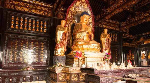 几百年的人来人往,使得终南山上寺庙的香火逐渐多了起来.