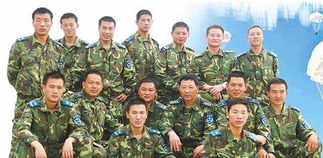 原创空降兵15勇士为了抢险汶川阵前写遗书坠落1500米