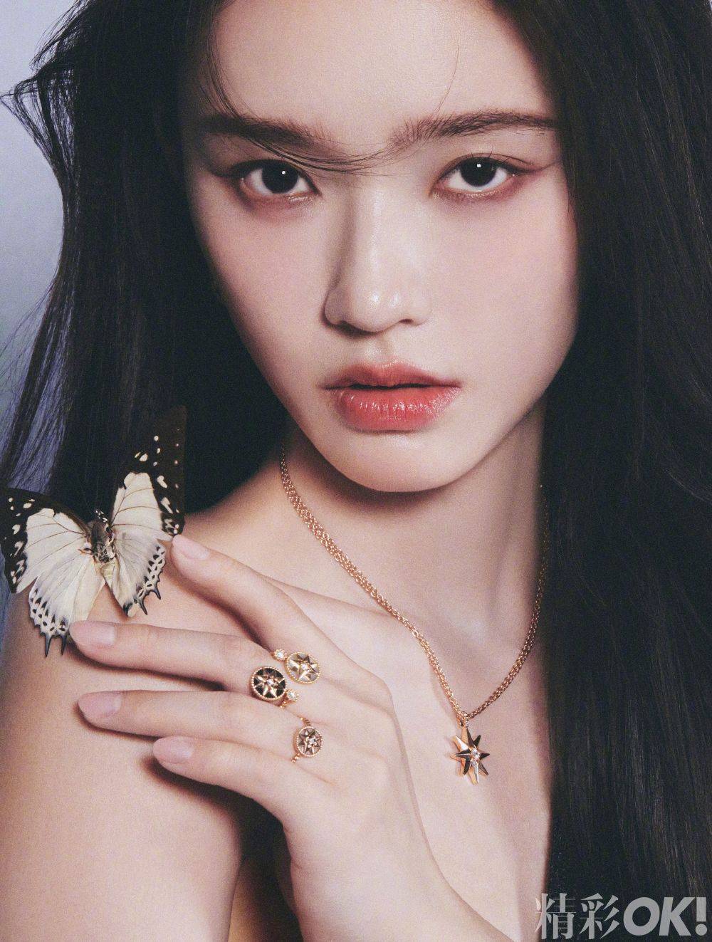 林允这次的新造型真是太养眼了贴头皮发型搭配细闪亮片露背裙尽显高贵