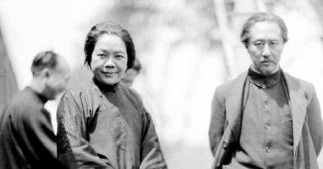 很让人意外,郑毓秀竟然是一位女杀手,而她的选择,实际上也被逼出来的