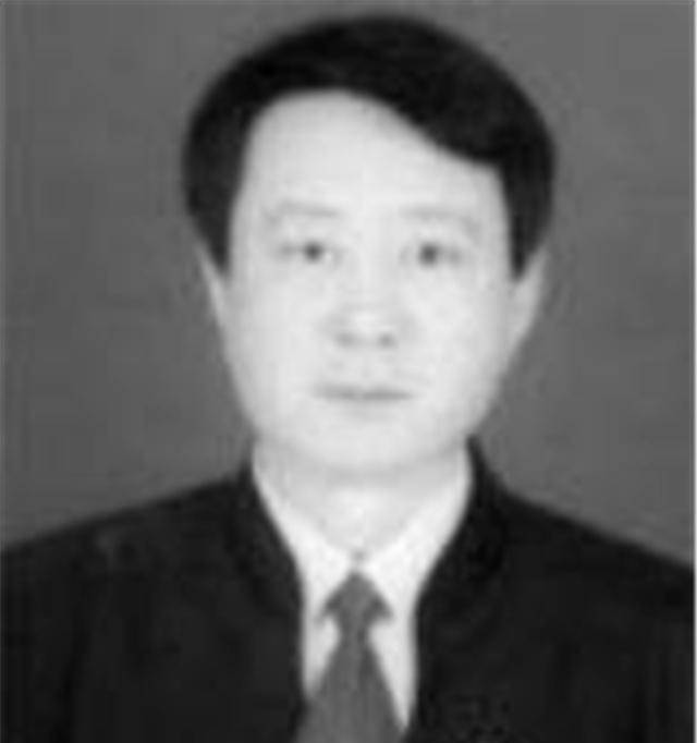 人们了解的任长霞的家庭,大多聚焦在她本人和儿子卫辰尧身上,但其实