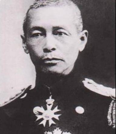 原创将军太困倒在椅子上睡着了一小兵为他盖上被子从此改变了命运