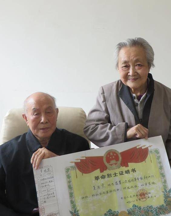 董振堂死后被割头示众长子亦烈士次子91岁找到其头颅下落