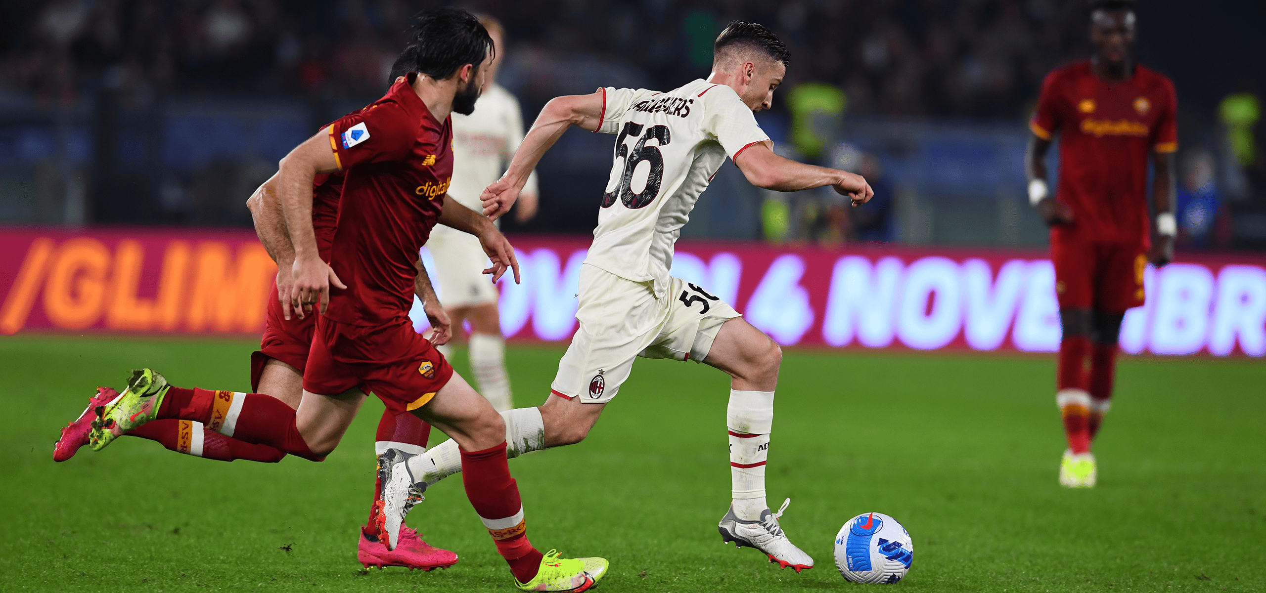 欧联杯ac米兰对阵罗马:意甲豪门之争,誓战欧战半决赛!