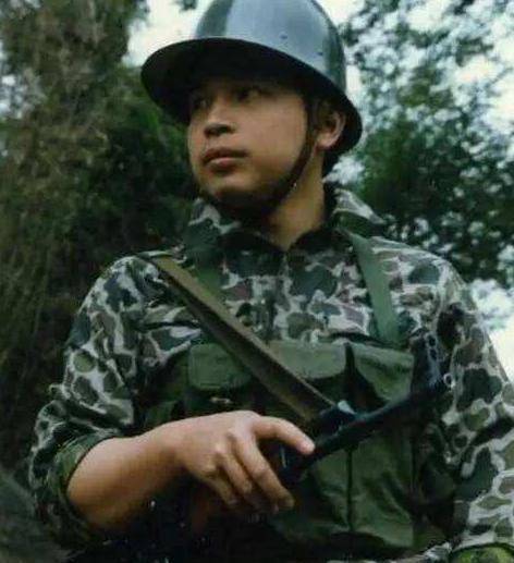 他是老山战斗英雄,春晚一首歌红遍全国,却遭人抹黑无奈隐退_徐良_敌人