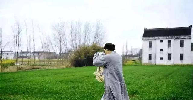 被赶出寺庙的"假和尚",8年间子女22个,他说:我只是在行善