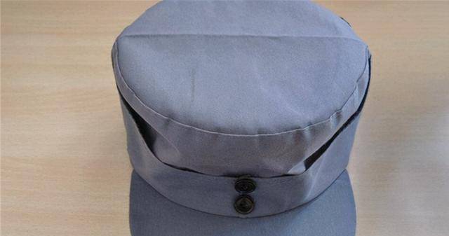 八路军帽子上的两粒扣有什么作用看完就知道有多高明了