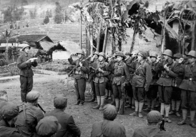 在越南专案组走后,越南公安屯的一位排长偷偷找上门来向解放军传递了