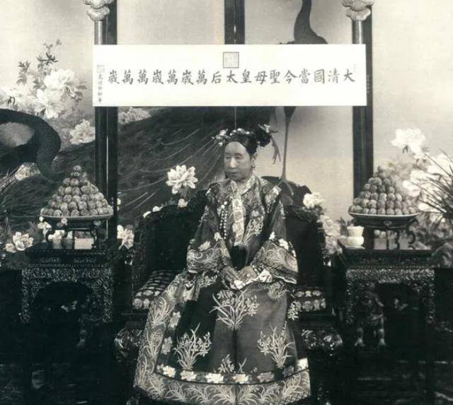 末代太监小德张侍奉过2位太后娶了4个姨太晚年结局怎么样