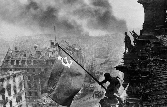 德国投降苏联放弃巨额赔款,只拿走一样东西,结果很快成超级大国