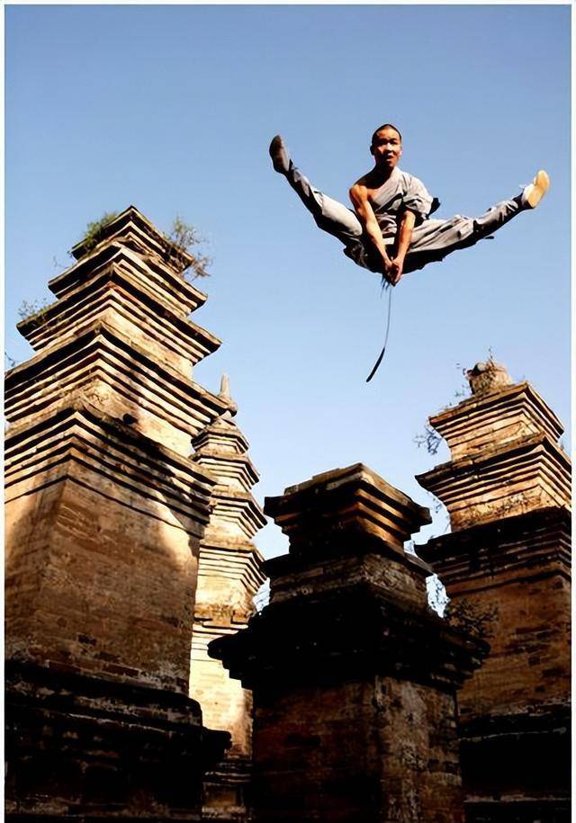 真僧人行乞不会说谢谢,假僧人会说恭喜发财,少林寺哪_