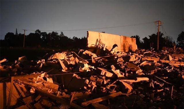 原创1978年盖州鞭炮厂爆炸事故8万枚双响引火1吨黑火药升空