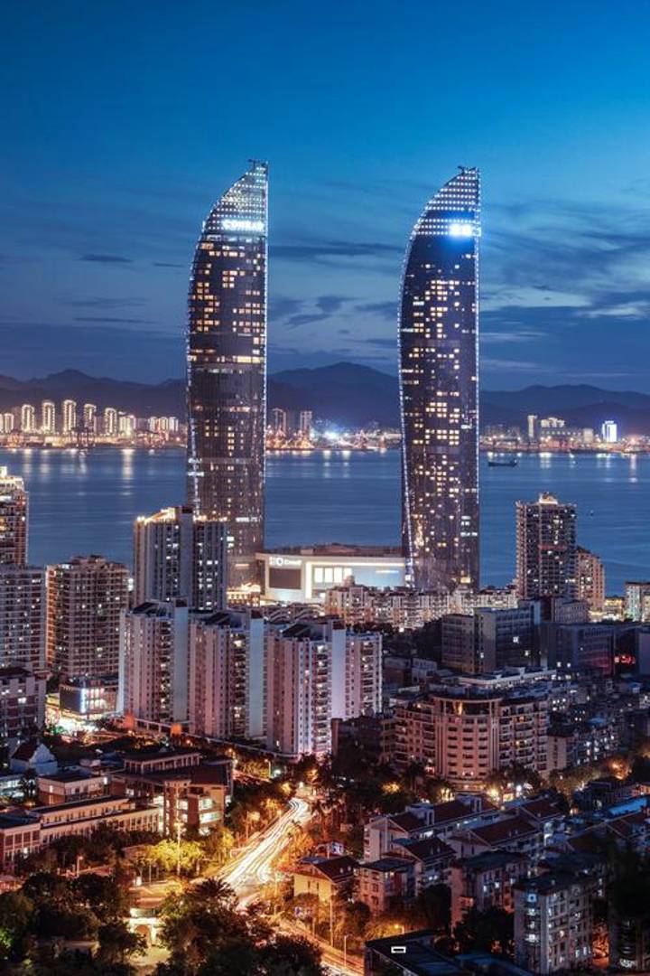 关于厦门旅游的价格,跟团游的费用会根据旅行社,行程安排以及旅游季节