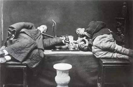 鸦片价格高昂为什么清末时期的穷百姓可以抽起鸦片