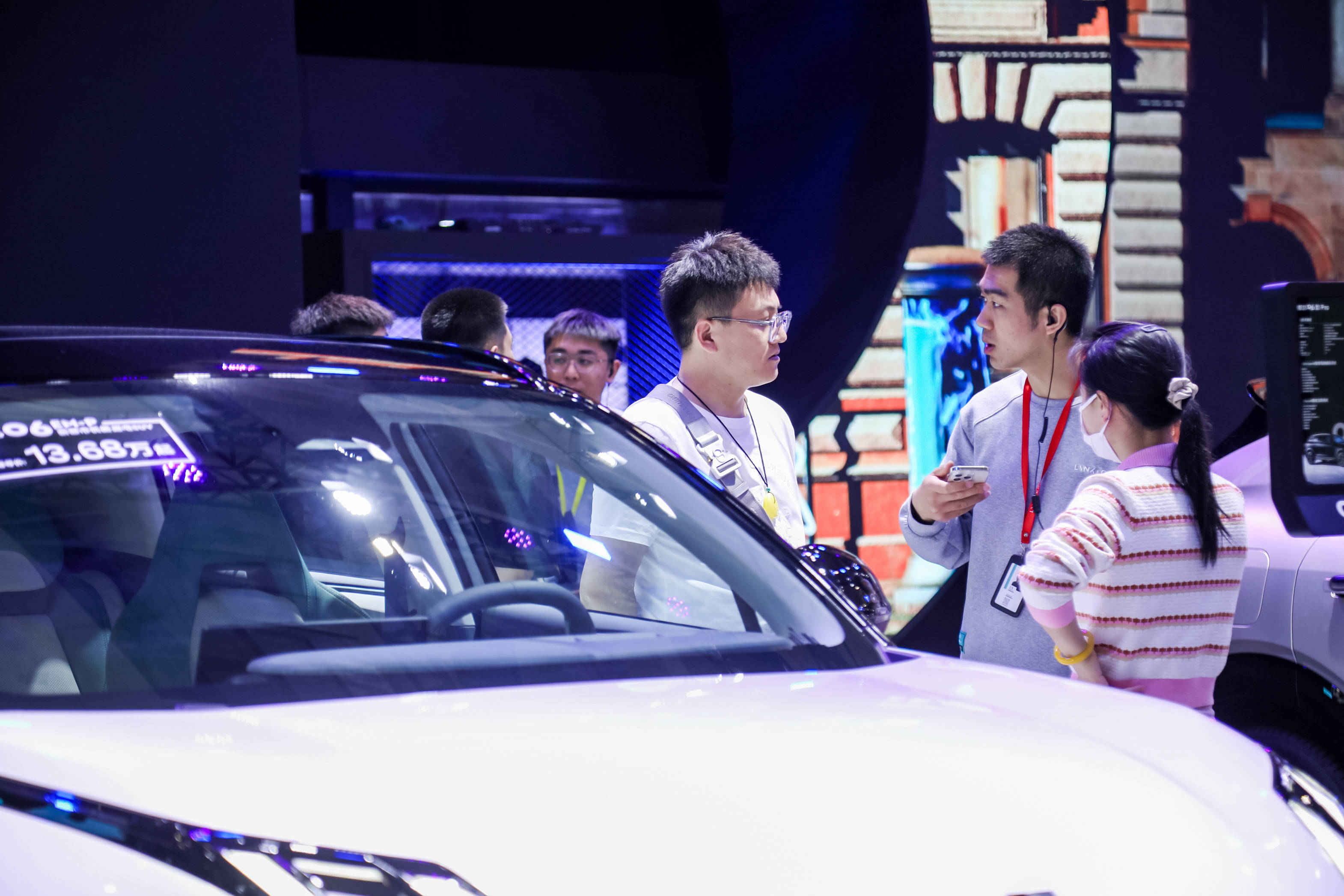 在活动期间观展的消费者就有机会抽取奇瑞qq冰淇淋(车辆使用权两年)