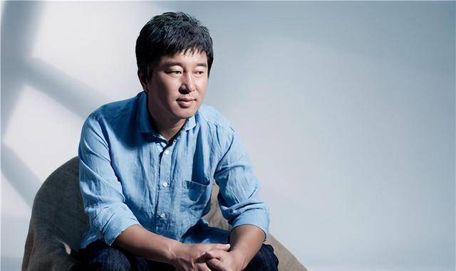 或许是骨子里对唱歌有一种热爱,满文军对于当时的生活并不满足.
