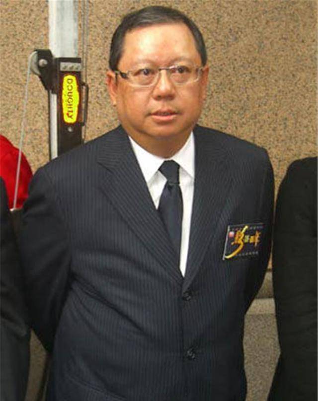 林百欣长子林建名与何傲儿相差51岁爷孙恋