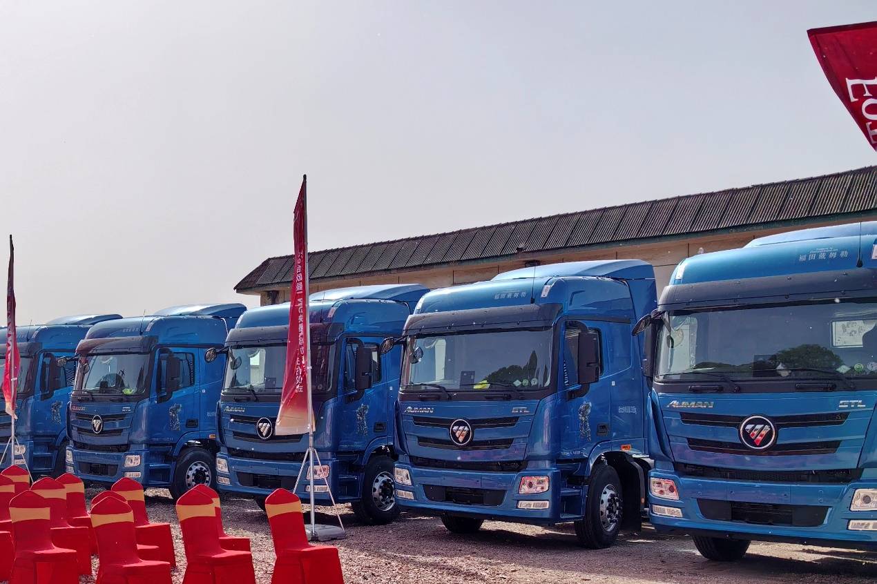 首批交付35台lng牵引车欧曼携手北京骏世通达打造快递物流新生态