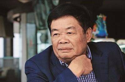 曹德旺,1946出生与福建福清市,福耀玻璃集团创始人,董事长.