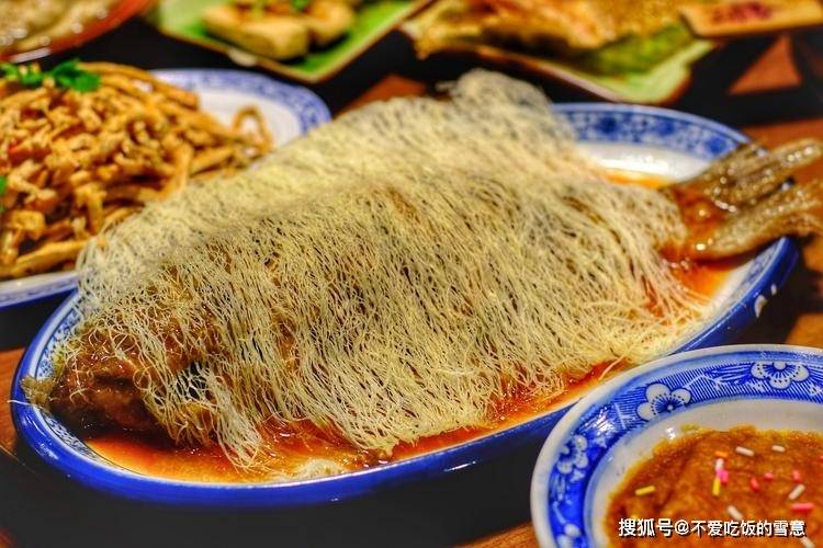 鲤鱼焙面河南传统名菜中的美味与文化的完美结合