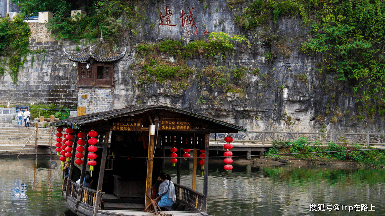 边城镇原名茶峒镇,是一个以苗族为主的少数民族聚居的地方,在湖南