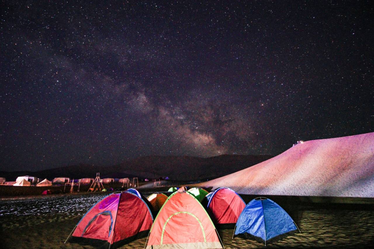 敦煌沙漠露营一日游_营地_活动_帐篷