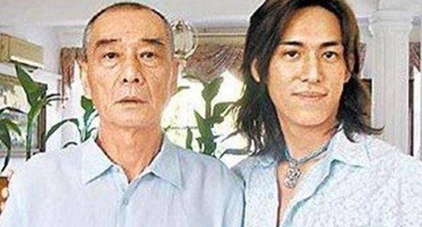 陈启礼离婚后没了束缚经常与昔日兄弟喝酒但他却不愿回到帮会